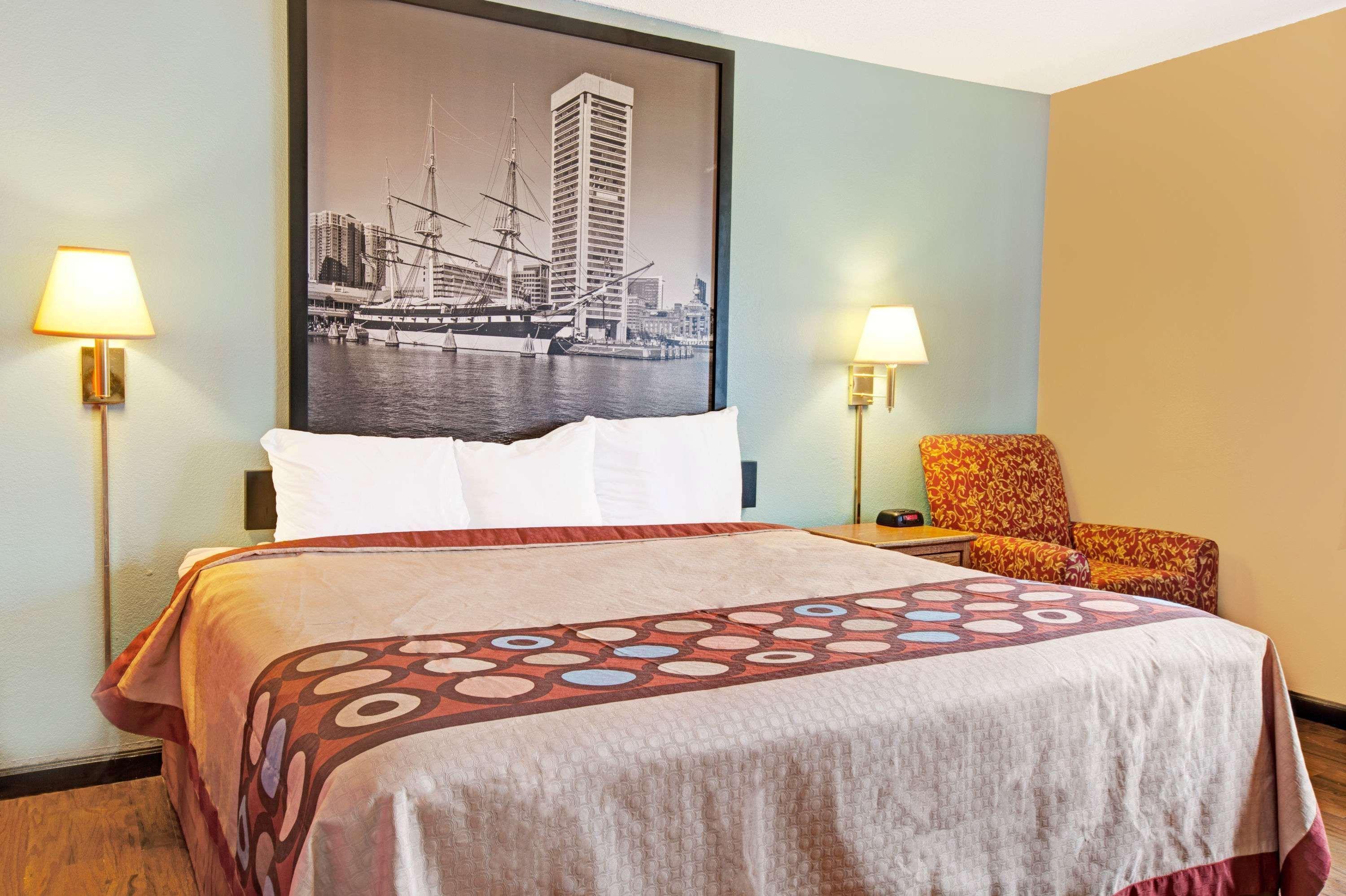 Super 8 By Wyndham Baltimore/Essex Area Екстериор снимка