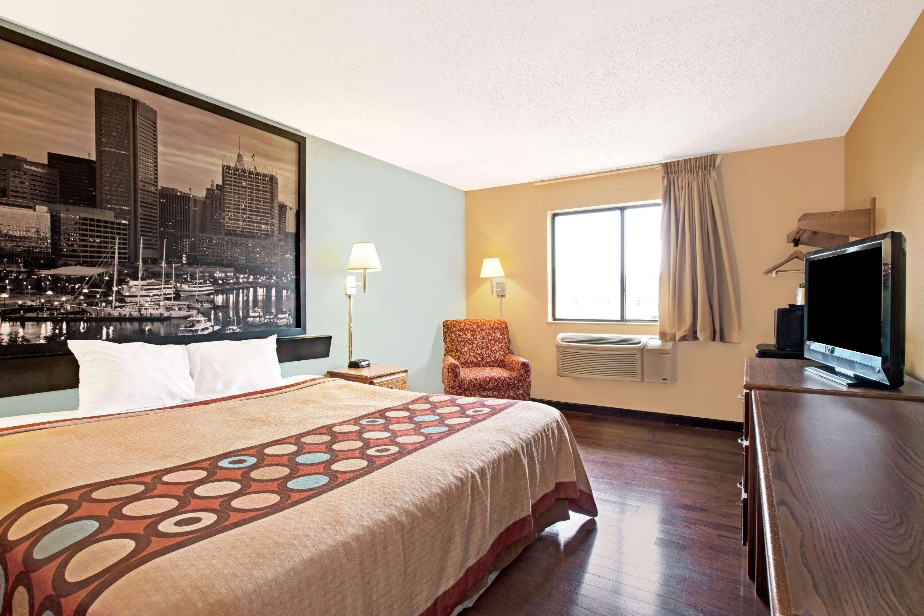 Super 8 By Wyndham Baltimore/Essex Area Екстериор снимка