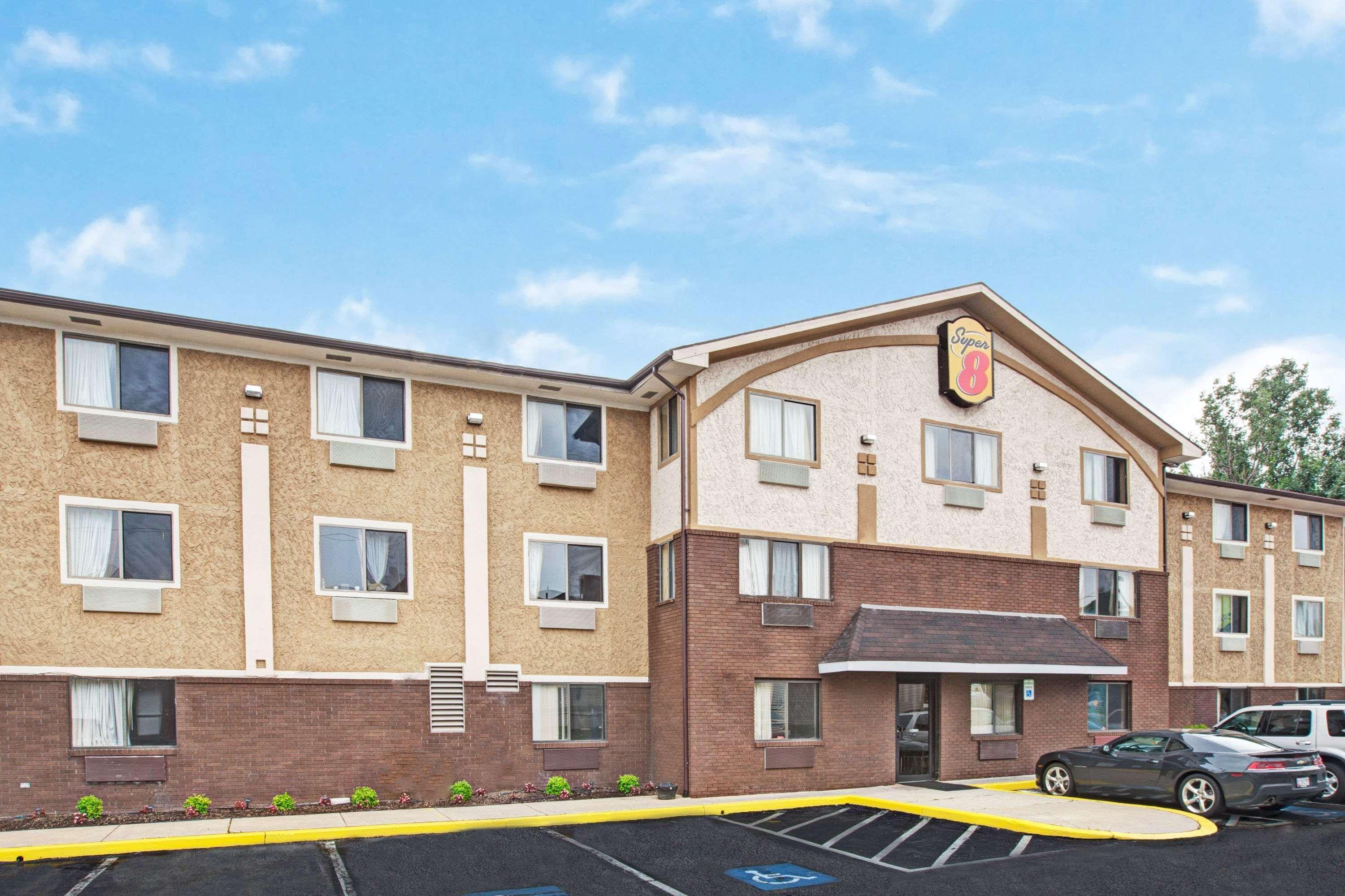 Super 8 By Wyndham Baltimore/Essex Area Екстериор снимка