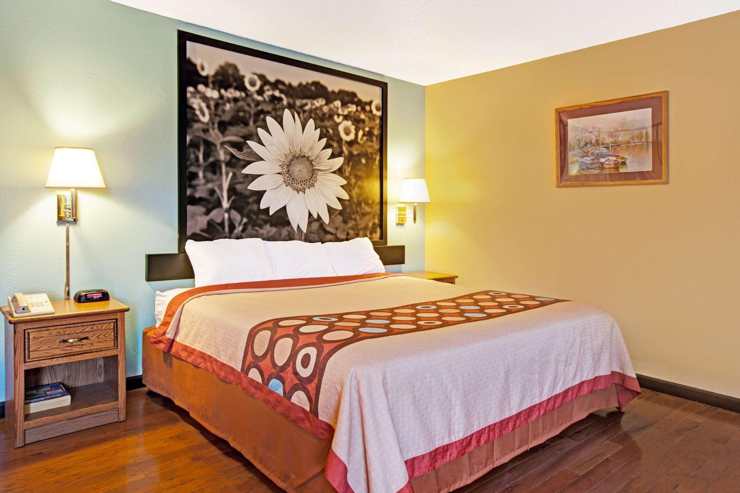 Super 8 By Wyndham Baltimore/Essex Area Екстериор снимка