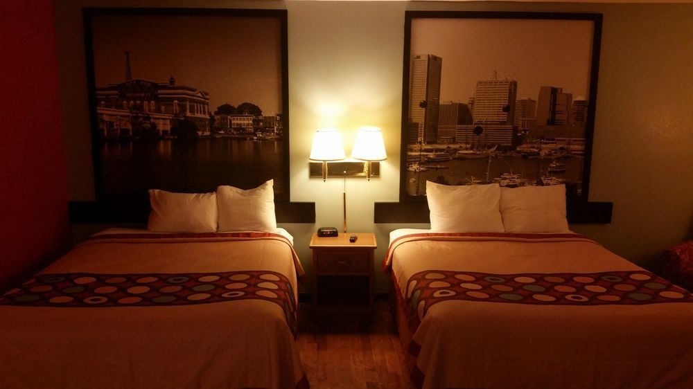 Super 8 By Wyndham Baltimore/Essex Area Екстериор снимка