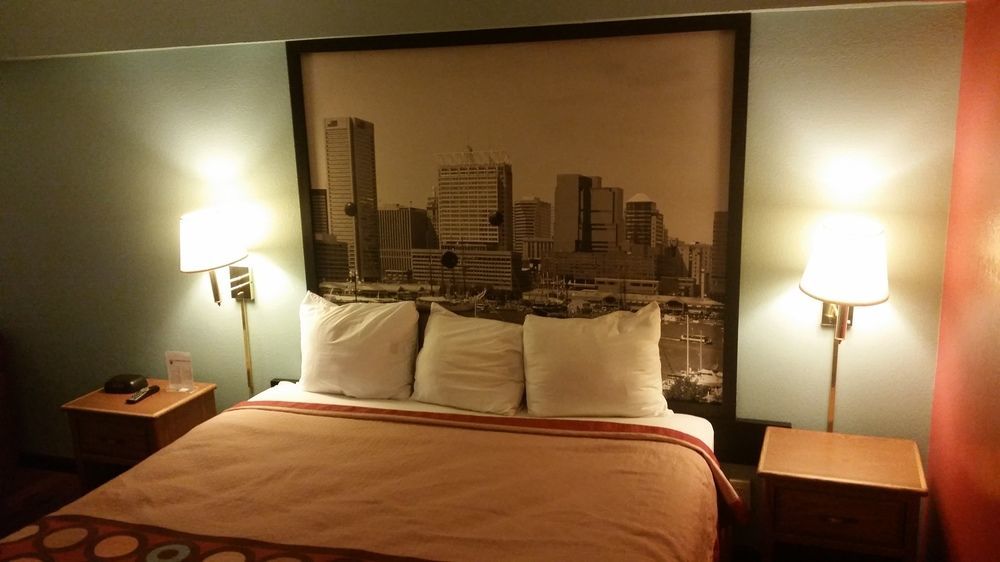 Super 8 By Wyndham Baltimore/Essex Area Екстериор снимка