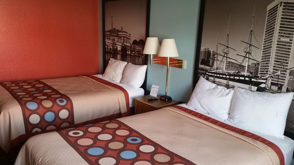 Super 8 By Wyndham Baltimore/Essex Area Екстериор снимка