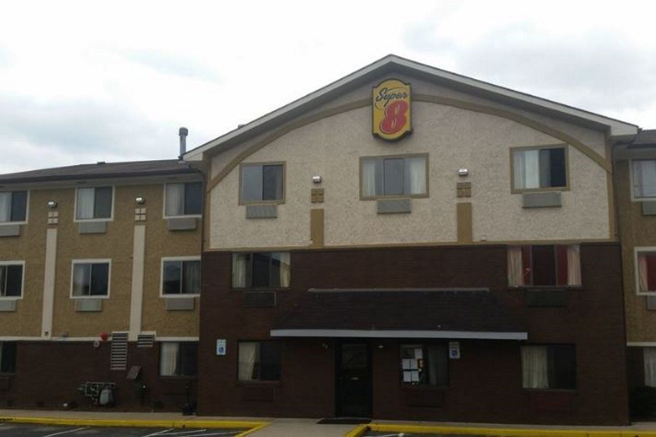 Super 8 By Wyndham Baltimore/Essex Area Екстериор снимка